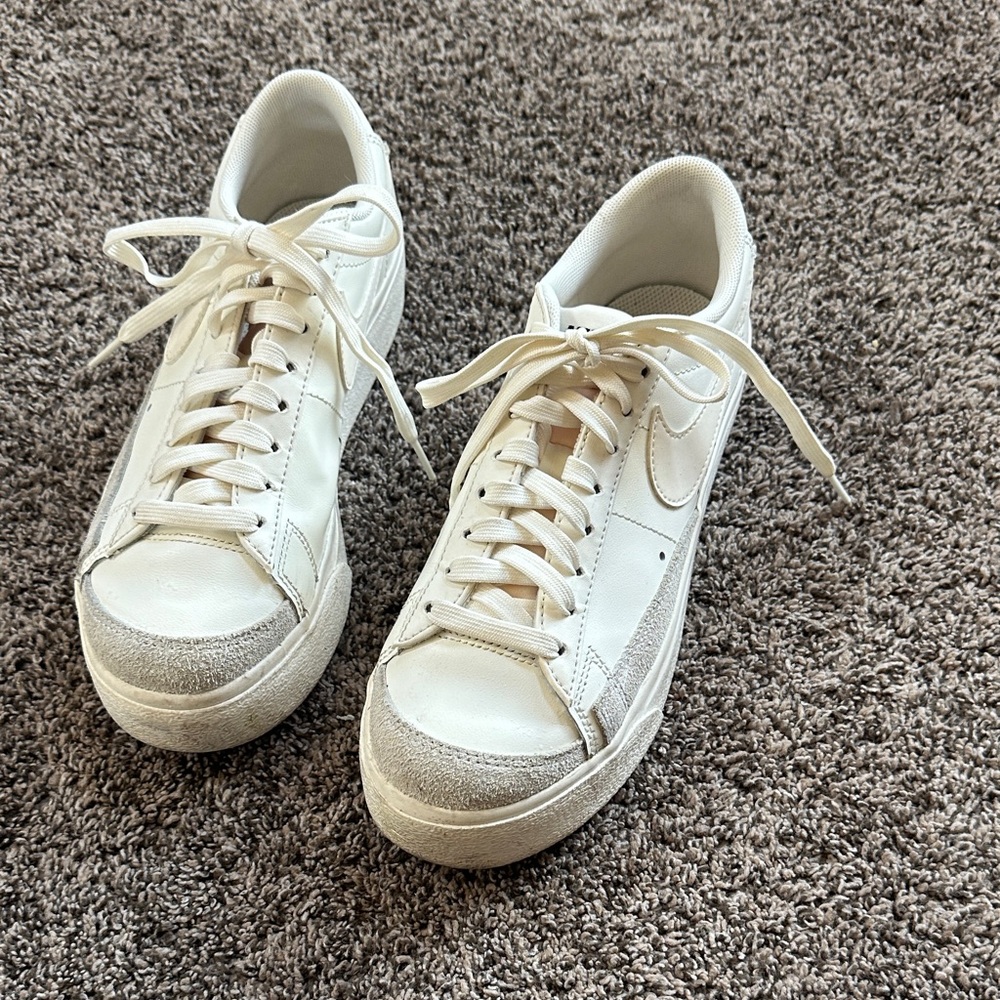 Nike Women's White and Gray Sneakers